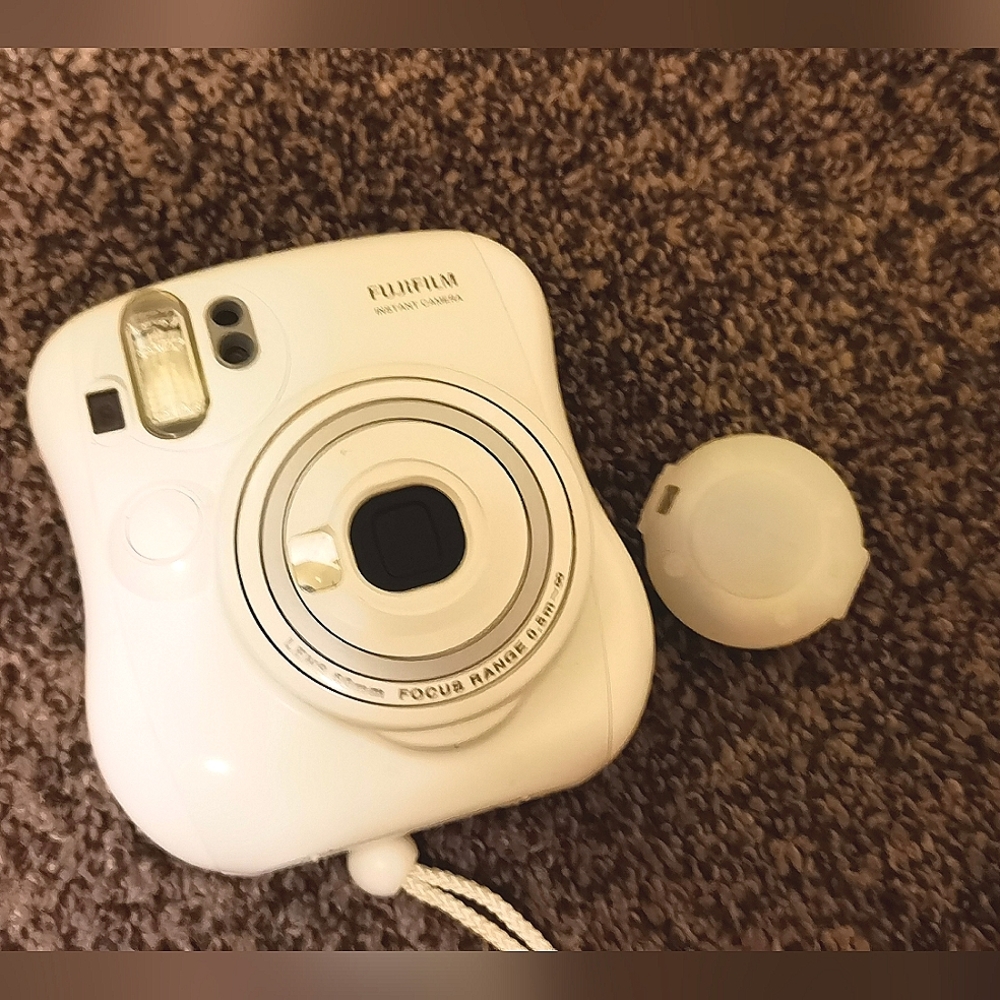 Fujifilm instant camera (intax mini)
